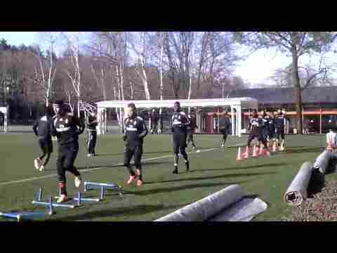 Edin Dzeko – Making Fun of Mario Balotelli and The Bib [HQ]