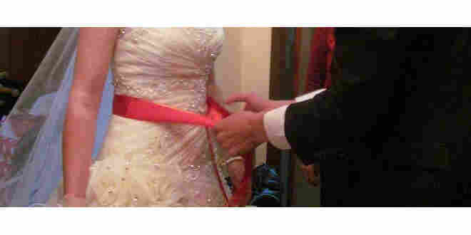 Yeni Gelinlere Neden Kırmızı Kuşak Bağlanır ?