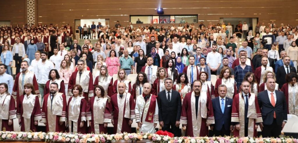 Hacı Bayram Veli Üniversitesi İletişim Fakültesi’nde mezuniyet heyecanı